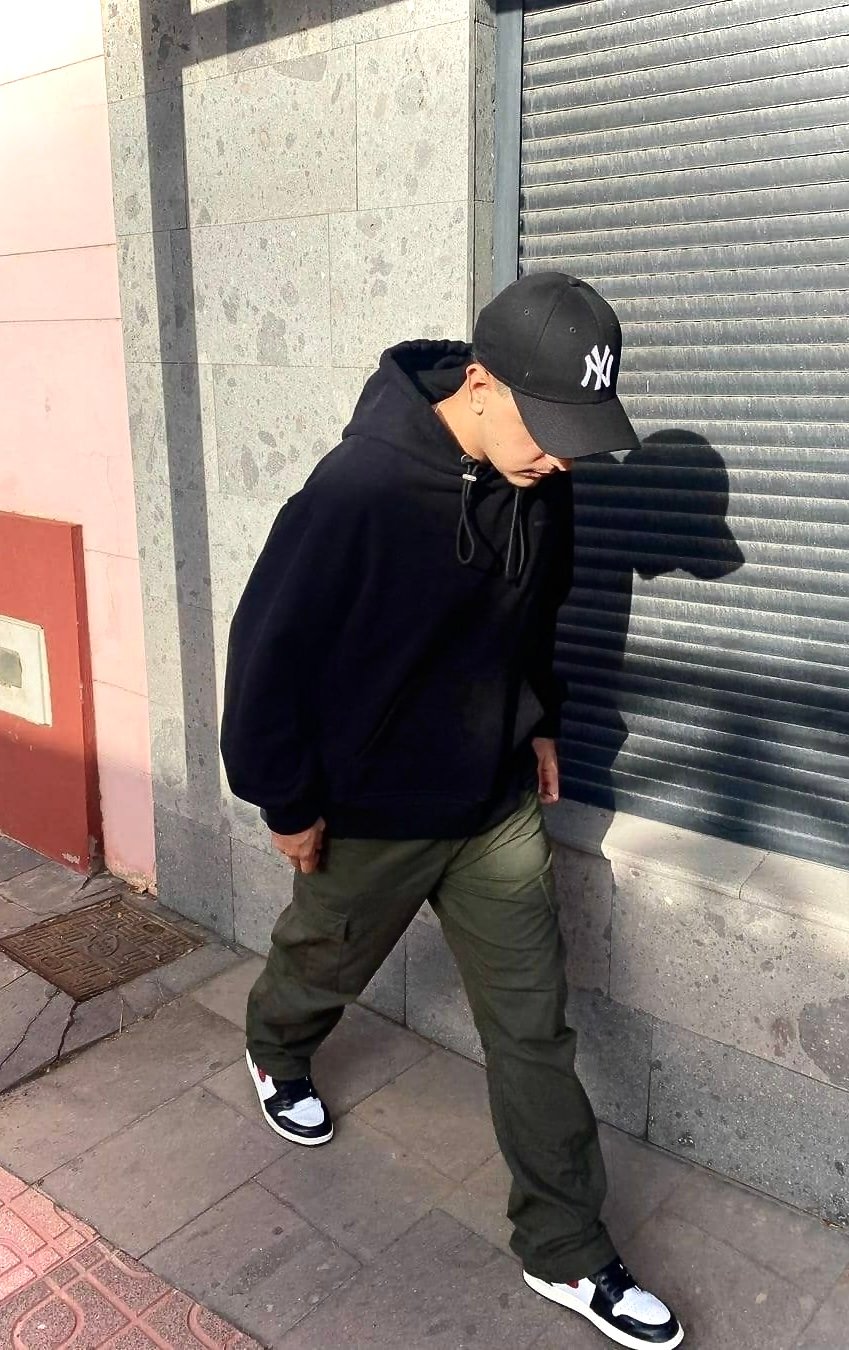 Army-green baggy cargo pant - Image 2
