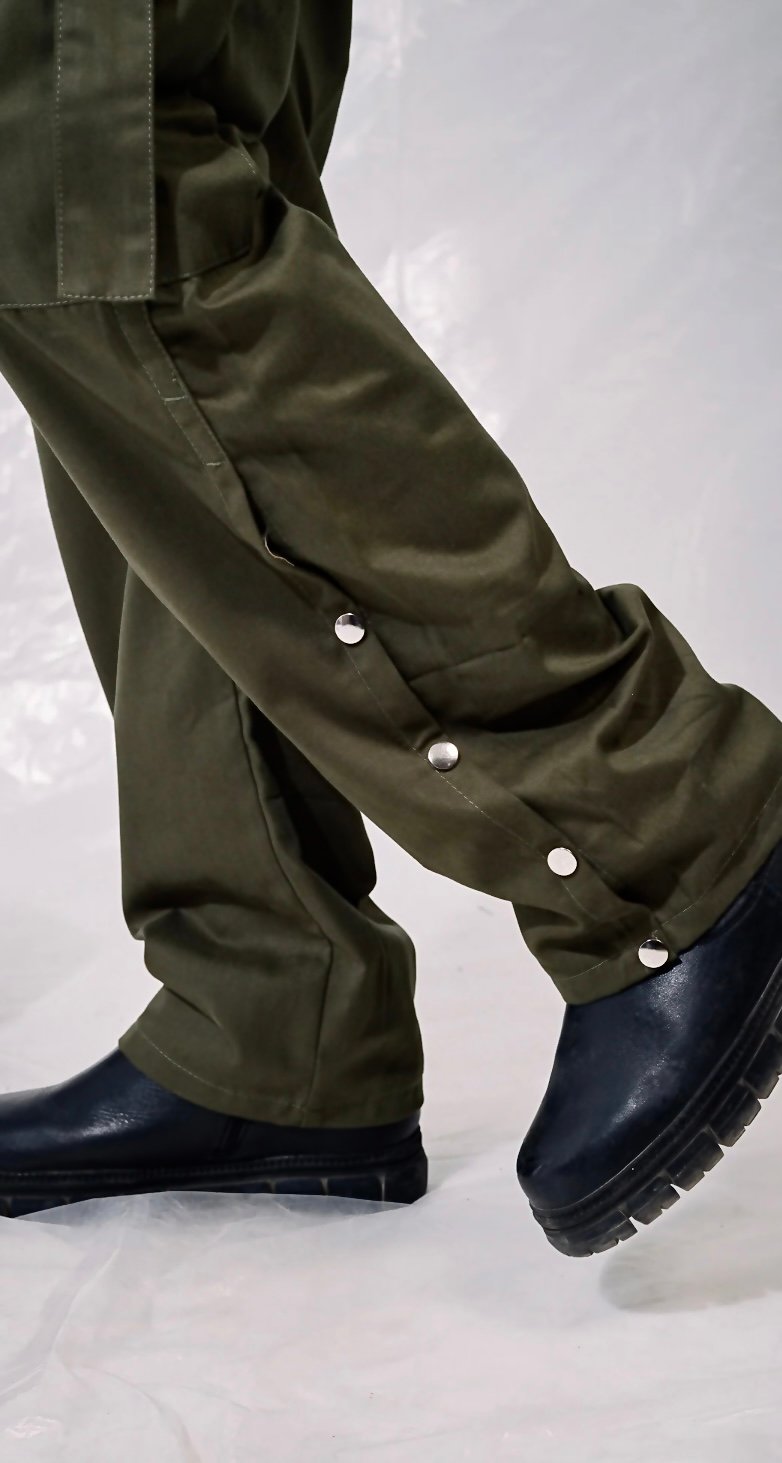 Baggy buttoned green cargo pant - Image 2