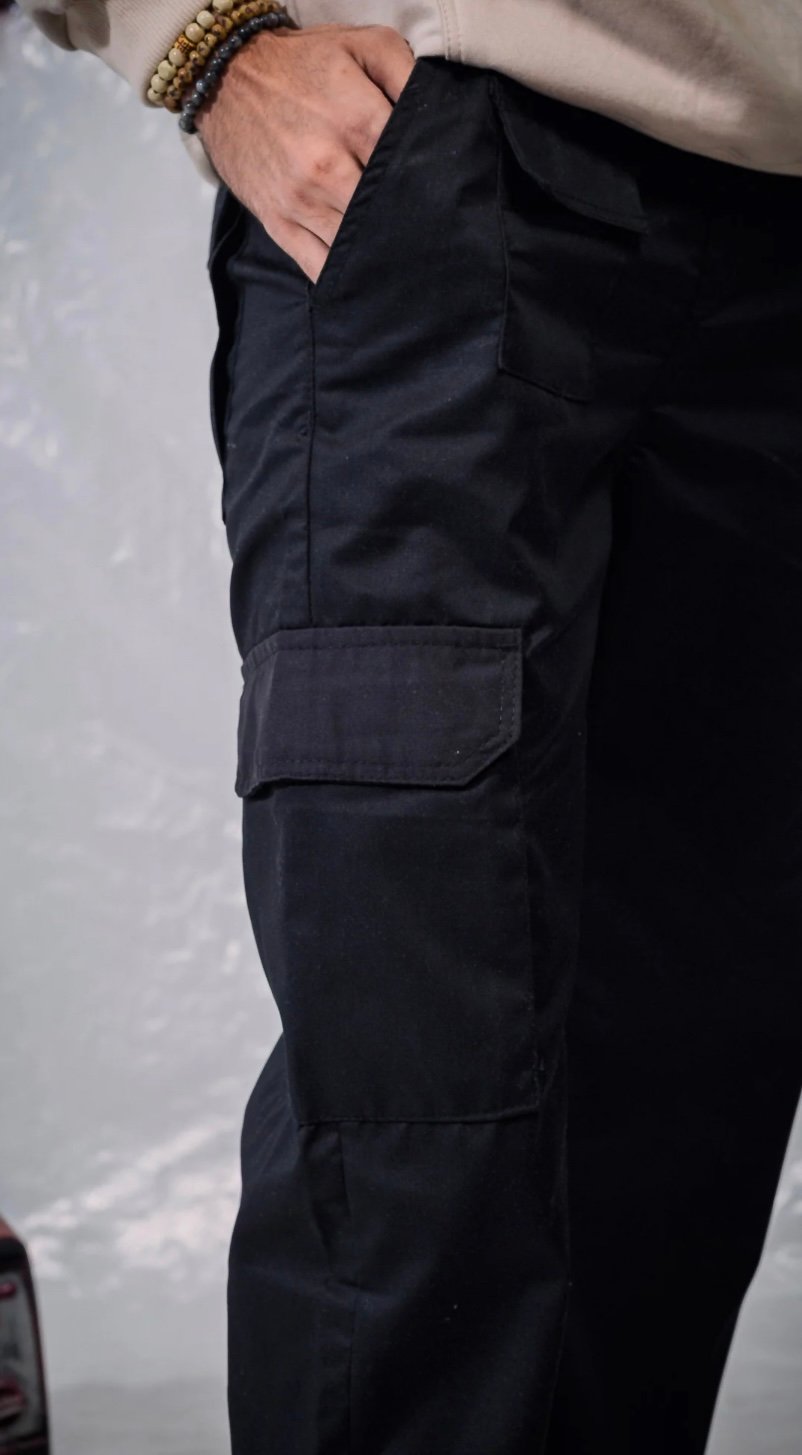 Black lose fit cargo - Image 3
