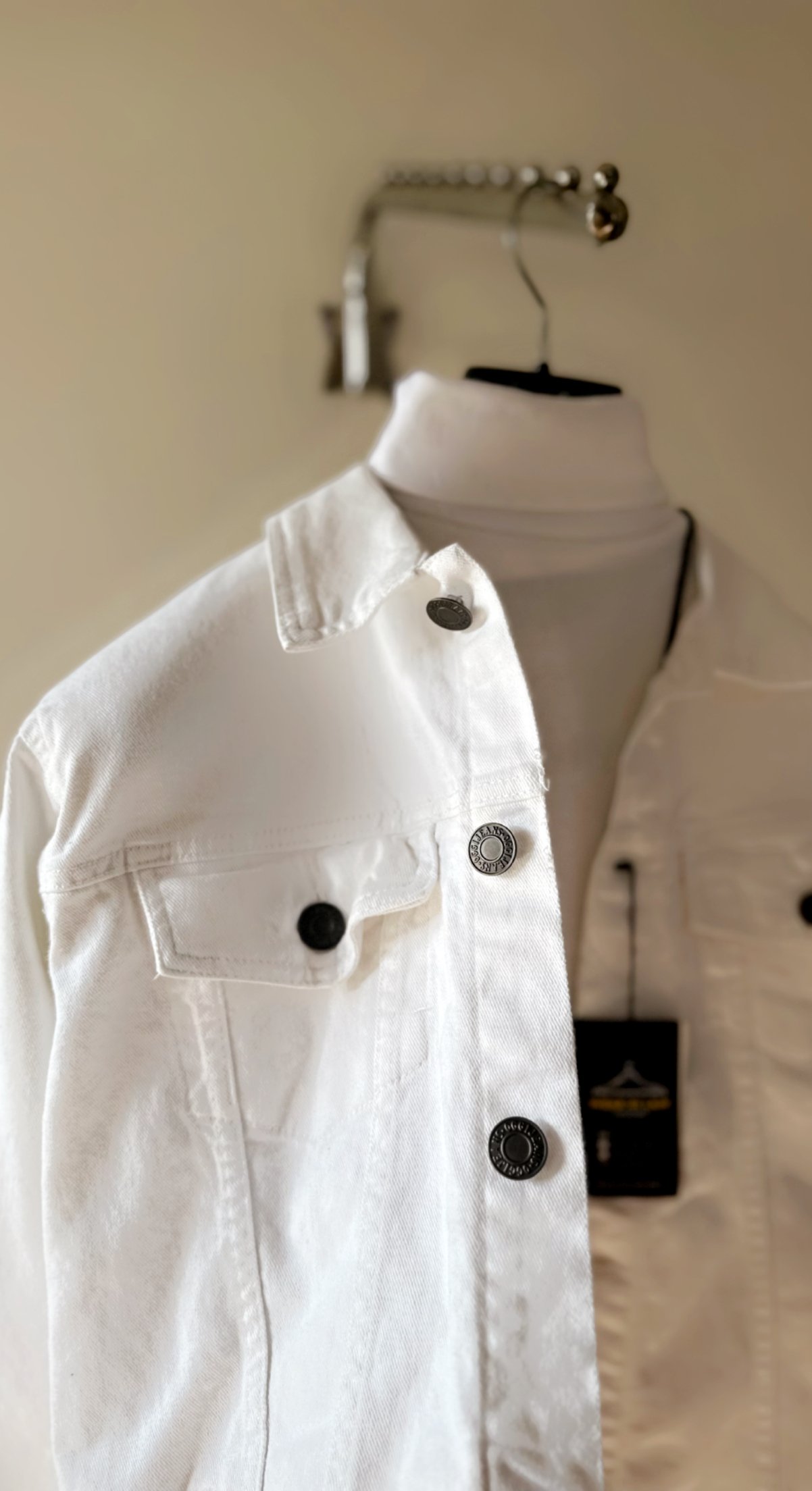White plain denim jacket - Image 2
