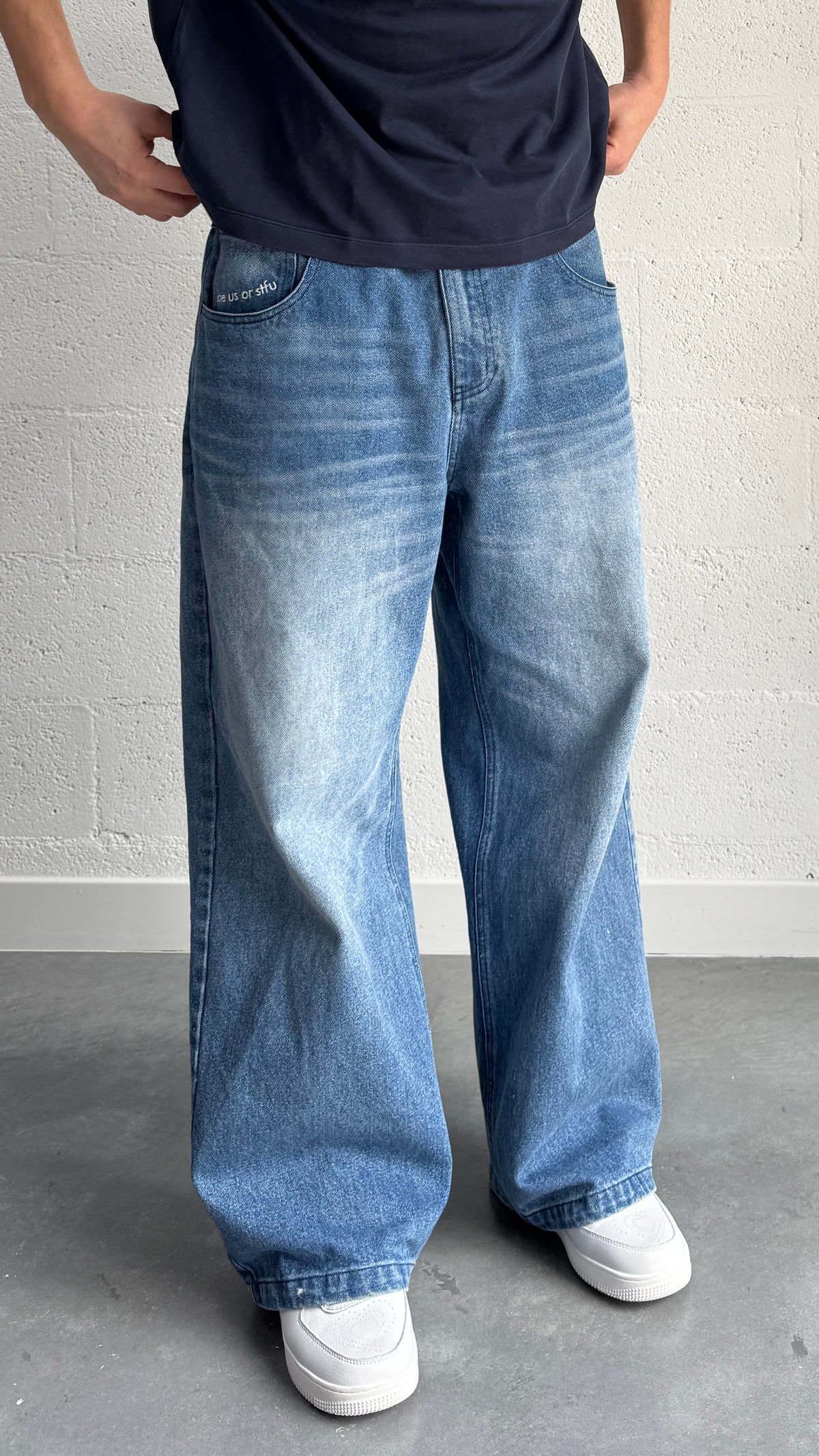 Vintage baggy blue wrinkles jeans